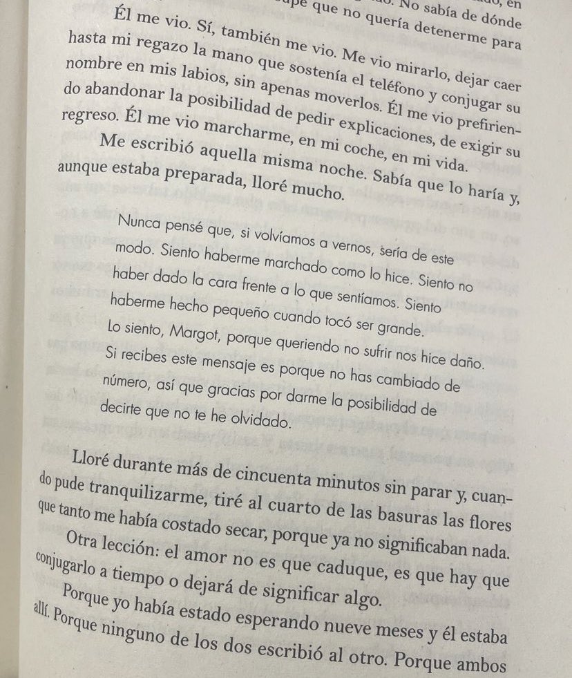 cari, he was writen by a woman, but el noi q t ha deixat al minim inconvenient es un inepte emocional i mai faria això 😘😘 
(4 all my girlies)