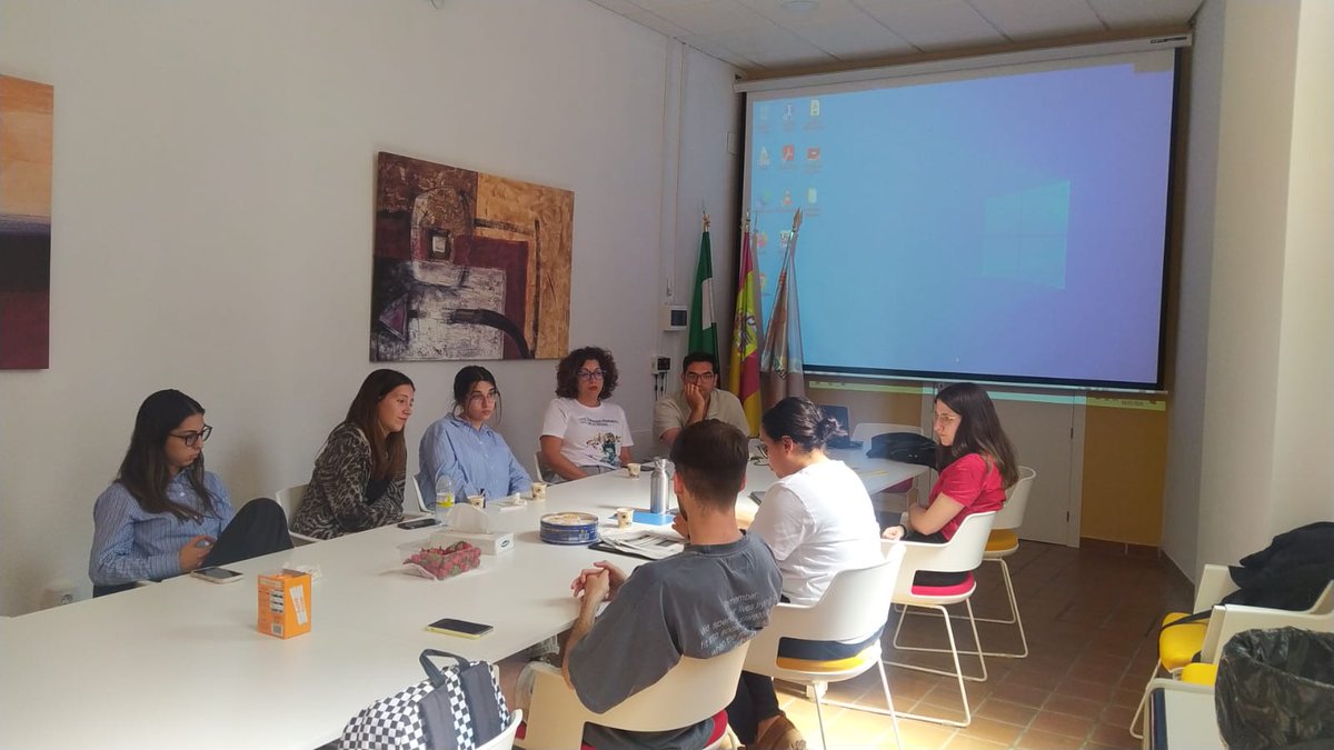 AliciaCarCor's tweet photo. ☕️Ayer celebramos un café jurídico en la facultad de Derecho y CC. EE. para reflexionar y aprender mucho a raíz de la Ley de libertad sexual🍓

De la mano de la profesora Cristina Ruiz López, con alumnas y compañeras así da gusto💜

@ucoigualdad
@joseruzlp
 @orcarmenn https://t.co/piV4wXaTBH