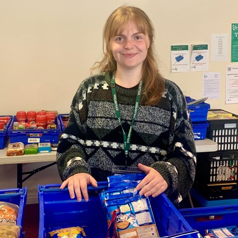 Meet Molly, 22 who started #volunteering with us on her return to Widnes after graduating. She wanted to give back to her #community. She says:
“Working at the foodbank is so rewarding. Its restored my faith in humanity.”
Thank you, Molly for everything you do for our community💚