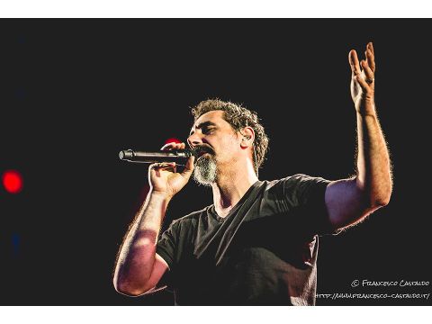 “Quando abbiamo fondato i System Of A Down, io ero il paroliere e Daron Malakian l'autore della musica' (Serj Tankian) rockol.it/news-744356/se…