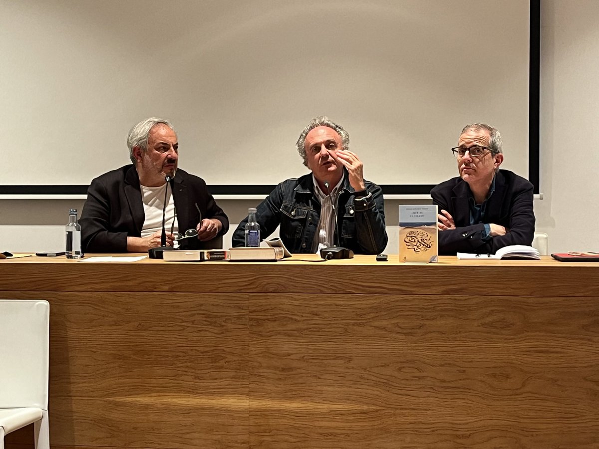 La presentación del libro ¿Qué es el islam? de <a href="/emilio_ferrin/">Emilio González Ferrín</a> en la <a href="/FundLuisSeoane/">Fundación Luis Seoane</a> fue un éxito en todos los sentidos.
Si no tuvisteis la oportunidad de asistir, estad atentos a las convocatorias de nuevos actos en Galicia.
#EmilioGonzálezFerrín
<a href="/domenechino/">Fernando Domènech</a> 
#JavierPintor