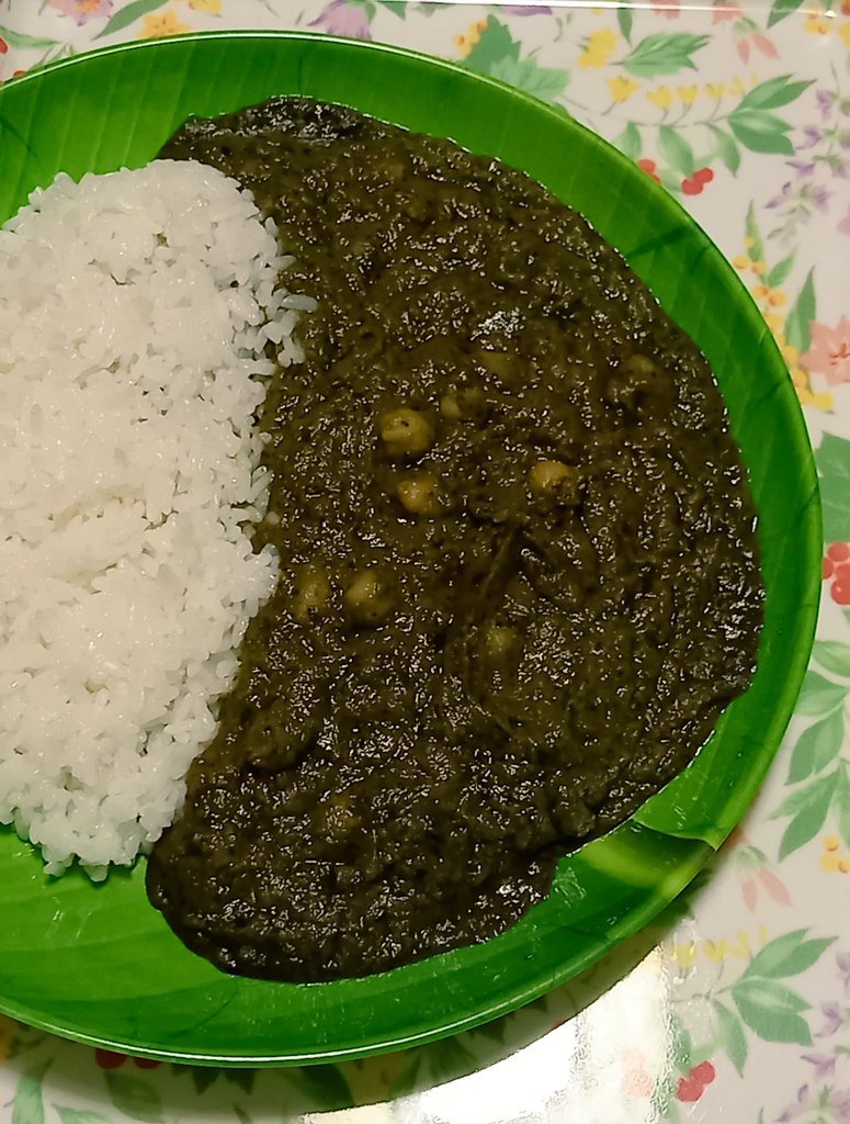 先日の家ご飯は西友のレトルト
サグダールカレー
まったり豆の食感にほうれん草風味
お気に入り😊
2パック分ペロリです😉🙏