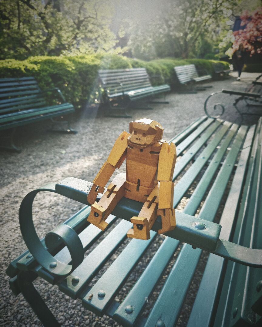 YoshiakiDesign's tweet photo. Enjoying a perfect sunny day, Monkey relaxes on a bench at Gramercy Park, soaking up the warmth and tranquility. ๐๐ #SunnyParkDays #GramercyGems #Morphits #monkey #woodentoys #woodenpuzzle #yoshiakiito #moma #travel #Transformation https://t.co/Ov2LiFnL1L