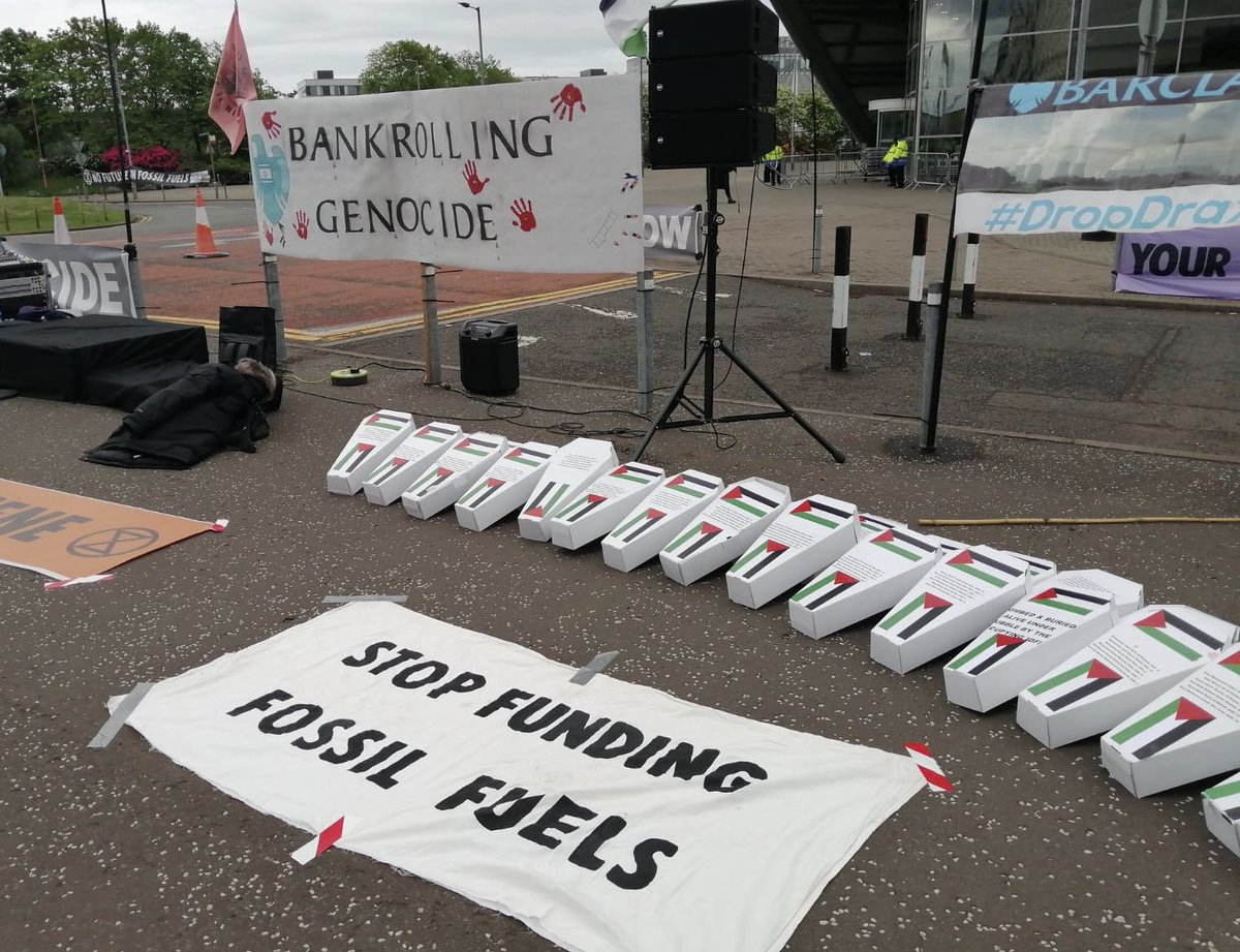 Today @Barclays are announcing their profits at their AGM. @djwhanna we are calling on u to stop funding the Climate Emergency. #FixTheFinance flows now.