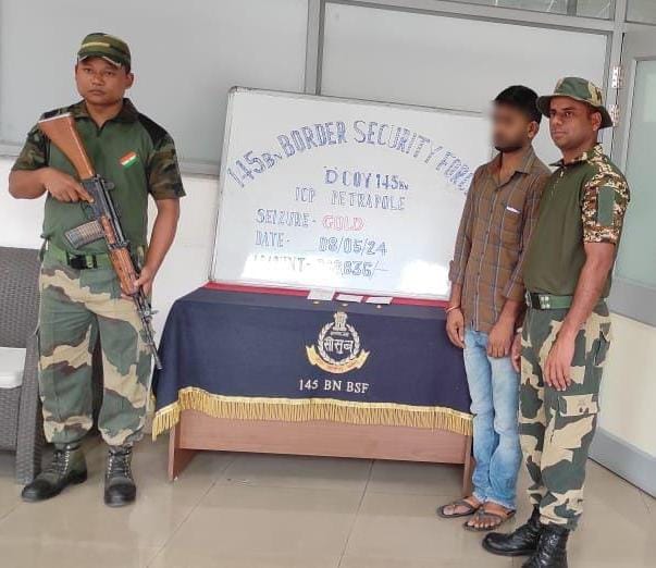 08.05.2024
Vigilant troops of ICP-Petrapole,Dist-N24 Pgs(WB), @BSF_SOUTHBENGAL apprehended an Indian passenger during security check at ICP Petrapole & recovered Gold ornaments weighing 51.05 gram worth Rs 3.7 Lakh,being smuggled from Bangladesh to India.
#BSFseizedGold 
#JaiHind