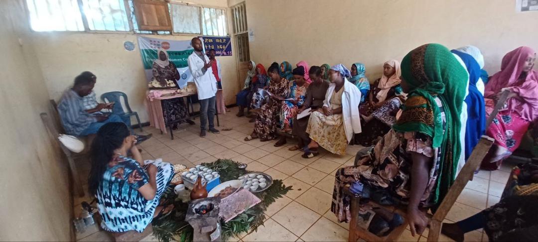 🌟 @UNFPA with @emwaethiopia organizes regular pregnant women's conferences in Benishangul-Gumuz, #Metekel Zone, Gublak #IDP Camp. We're rallying to empower women to prioritize antenatal care & opt for safe deliveries at health facilities with skilled midwives. #DayOfTheMidwife