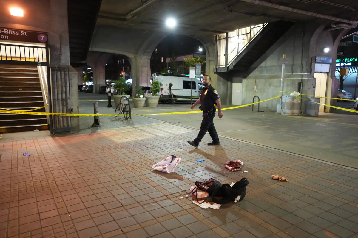 A 17-year-old girl was killed in a stabbing outside a Queens subway station last night.

She was knifed in the neck on Queens Boulevard just steps away from the 46th Street station in Sunnyside shortly before 9:30 p.m.

The girl — who was not identified — was rushed to Elmhurst