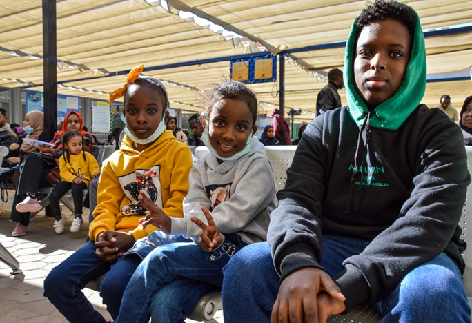 Ali & his sisters had to leave behind their school & friends in #Sudan & fled to Egypt in December 2023 with their mother & grandfather. With the support of @eu_near, UNHCR provides child protection services to the most vulnerable children, ensuring their safety. #EuropeDay🇪🇺