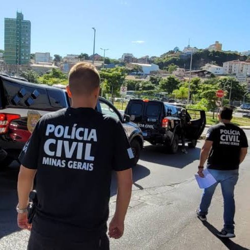 NP__Oficial's tweet photo. 🚨 Atenção: l Pastor, que achou o evento da Madonna imoral, é preso por estuprar adolescentes durante acolhimento psicológico: 'Tocava no corpo e sussurrava no ouvido', diz delegado. De acordo com a Polícia Civil, a igreja que o suspeito e as vítimas frequentavam fica em Contagem, mas os crimes foram cometidos em Belo Horizonte. Até o momento, três rapazes denunciaram o crime. Ao saber que havia sido descoberto, religioso de 59 anos planejou se mudar para os EUA