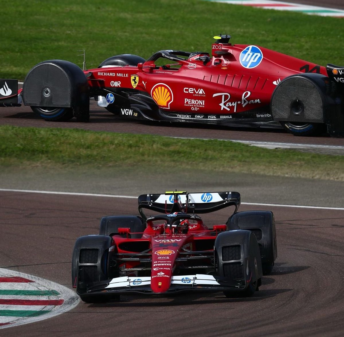 robertofunoat's tweet photo. Così giusto per allietarvi ulteriormente. #F1 #AntiSpray #Ferrari #Test #Ferrari https://t.co/gf3iWJcfd3