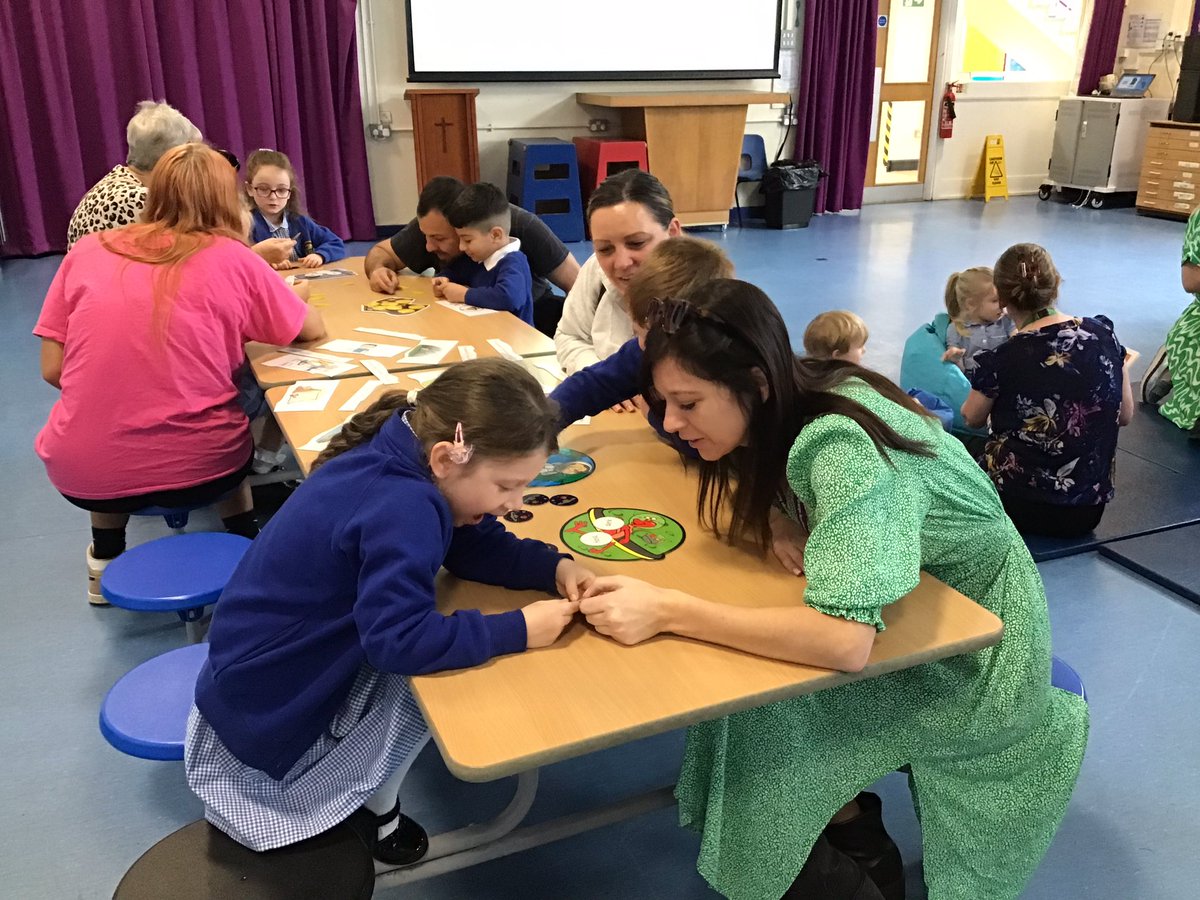 We invited our families to ‘Stay and Learn’ today with a focus on phonics. We enjoyed showing our families what we do in our phonic lessons. We then had lots of fun playing phonic games with our families. Thank you to all our parents and grandparents who came along.