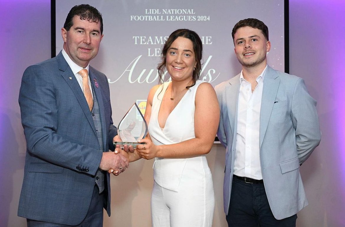 We are very proud of our girls who put in a great Division 4 campaign this year. Three of our girls made the team of the Division and received their awards in Croke Park
Charlene Tyrrell @MohillLadiesGAA , Ailbhe Clancy and Leah Fox @ManorGaa 

#LeitrimLadies 
#CantSeeCantBe