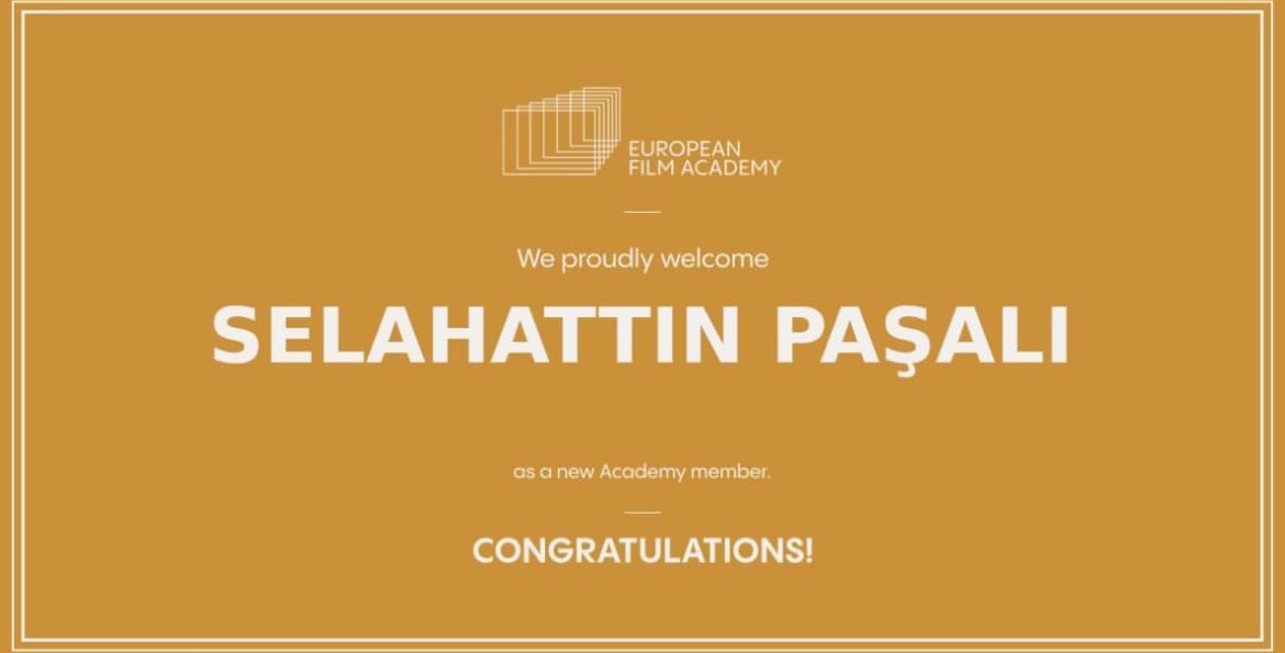 Türkiye’nin gururu olmaya devam eden #SelahattinPaşalı, Avrupa Film Akademisi’nden üyelik daveti aldı. 

Selahattin Paşalı, Akademi’nin üyesi olarak Avrupa’nın prestijli sinema ödüllerinde aday filmler için oy kullanabilecek. 

#selahattinpaşalı