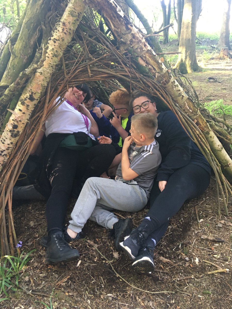 Last nights challenge. How many people can you fit in a Den? Reach set the record with 8 children & 2 adults. Well Done #teamchallenge #celebrate #nightwalk ⁦@Linehamfarm⁩