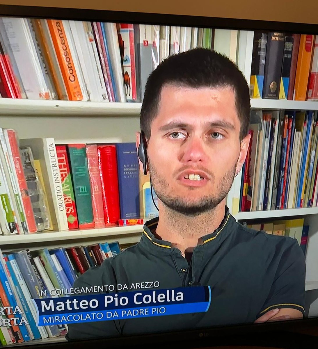 A <a href="/RaiPortaaPorta/">Porta a Porta</a> si vola alto con Vespa e padre Pio

Grazie a <a href="/leofilippi/">Leonardo Filippi</a> per la segnalazione
#PregheRai