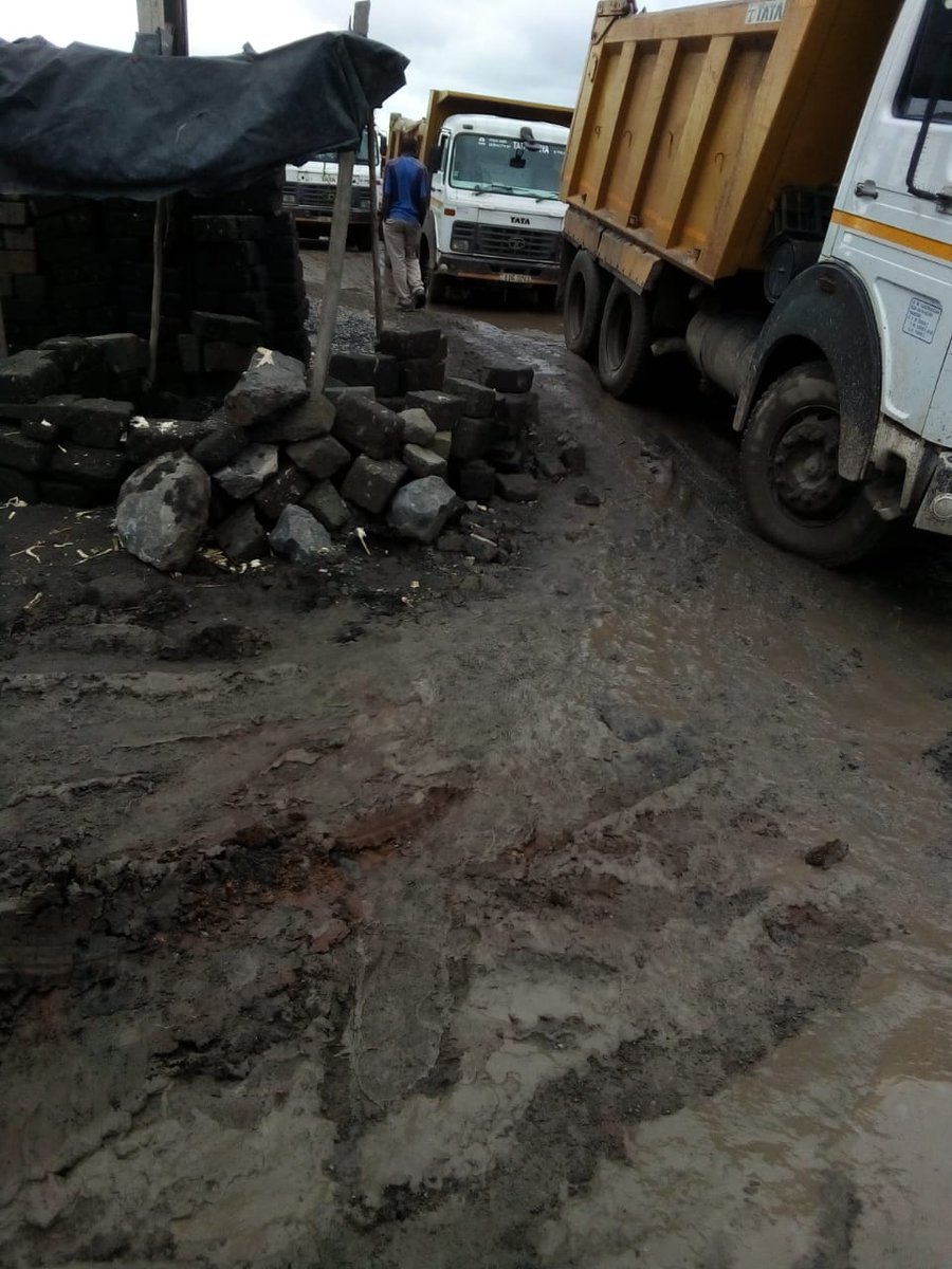 Lorry drivers protest against poor roads in Syokimau, Machakos County. They have currently blocked @Ma3Route Quarry -Katani road in order to be heard. 
#NiajeNiaje