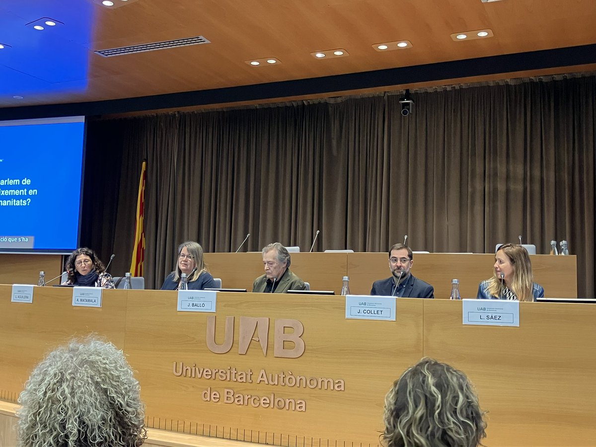 La sala d’actes del rectorat de la UAB està plena per parlar de #transferència en ciències socials i humanitats. Una jornada molt necessària promoguda per la <a href="/XarxaAccessCat/">Xarxa AccessCat</a> 🔝