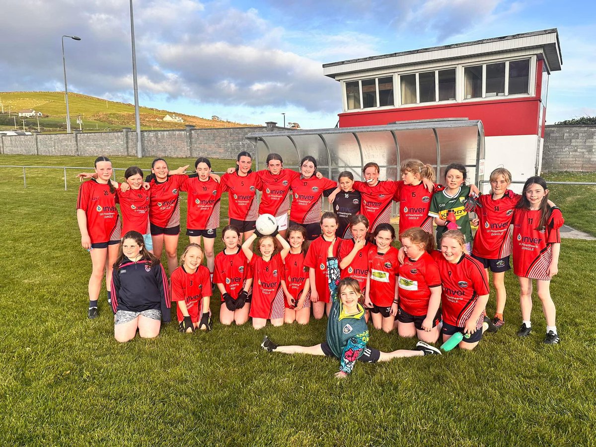 ☀️ Sunshine, smiles and a full squad for our U12 girls match vs Anascaul yesterday in Páirc an Aghasaigh ❤️🤍