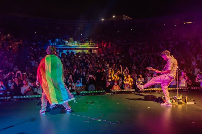 LGBTİQ+fobik hedef göstermeler yüzünden valilik tarafından Gaziantep Üni. konseri iptal edilen Dolu Kadehi Ters Tut grubunun Çukurova Üni. konserinin de yeri değiştirildi.

Failleri çıkarmaya çalıştığınız sahnelerden bizleri kovamayacaksınız, yaşasın feminist mücadelemiz!