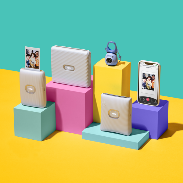 instaxksa's tweet photo. اصدقاء انستاكس 🎉🎉
ايش اكثر موديل تفضلوه من الكاميرا او الطابعة 😍😍😍 https://t.co/fTRmfEHmkb