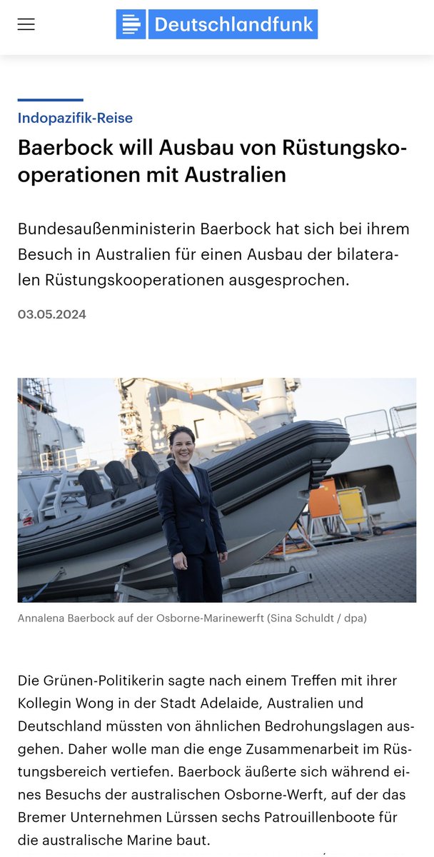 Die deutsche Außenministerin gut gelaunt vor einem australischen Patrouillenboot, welches auch dem Grenzschutz dienen soll: