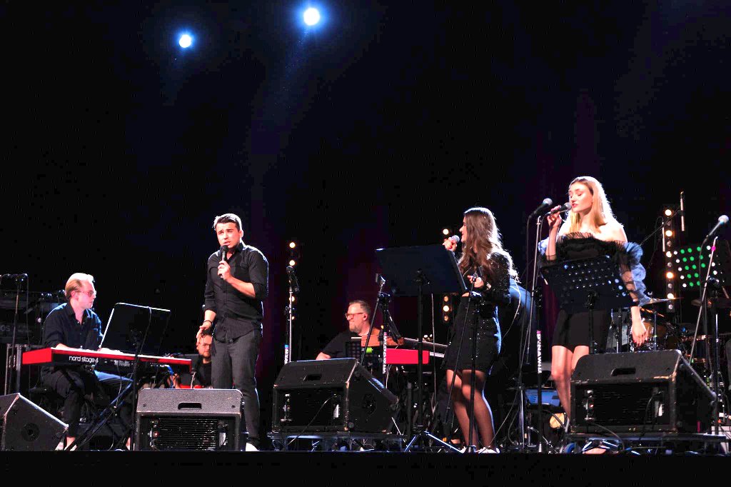DeptuPola's tweet photo. Jeszcze nie dowierzam, że byłam cząstką tego wydarzenia 🫣🎤 kosmos!🤍 Piękna przygoda i piękni, inspirujący ludzie. Niech ktoś mnie uszczypnie!
#Bydgoszcz
#AkademiaMuzycznaBydgoszcz
#music
#muzyka
#AMBydgoszcz
…..............
https://t.co/r7IUjWCcDS https://t.co/hNxtnt11FS