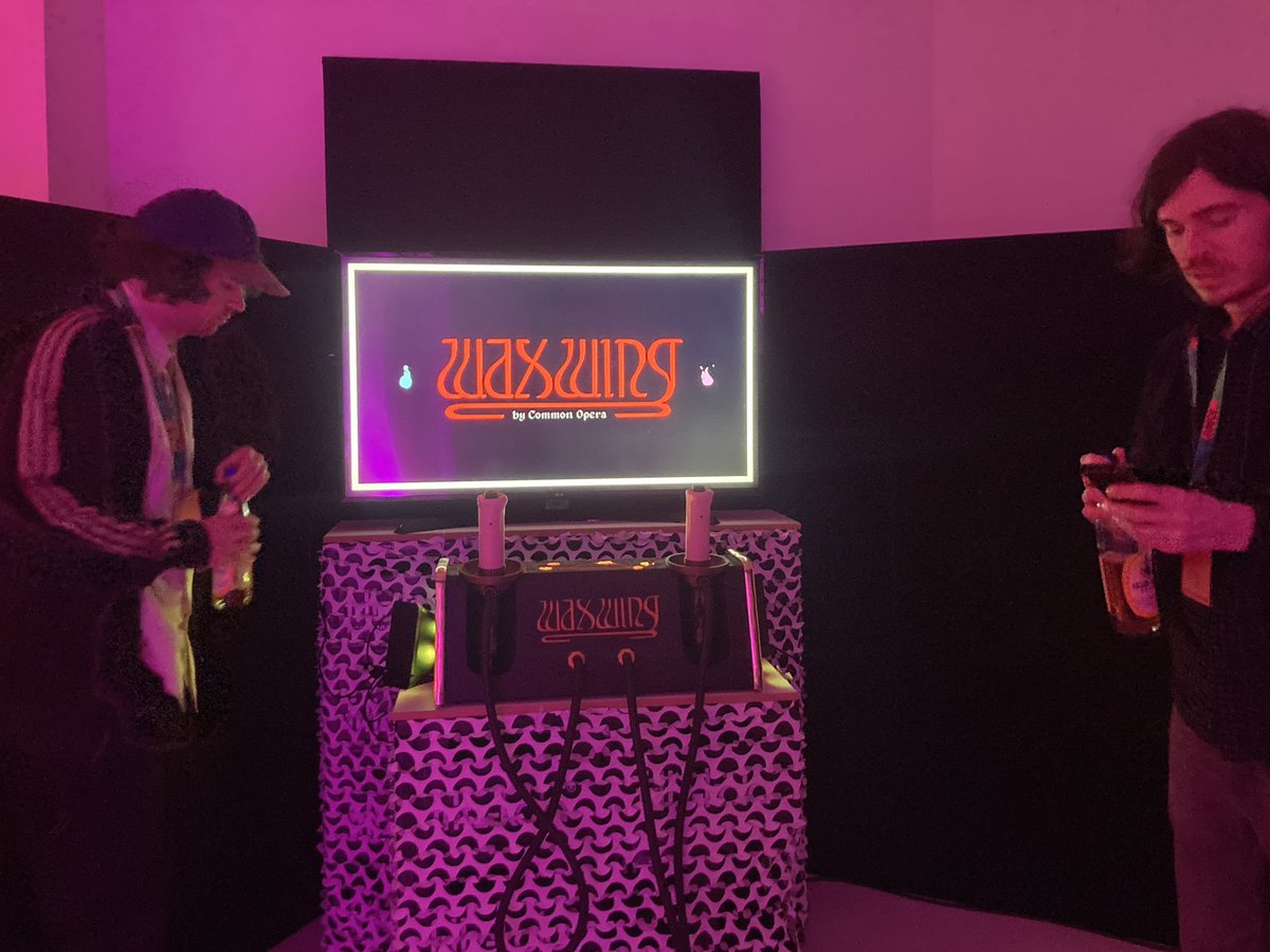 Hi hello! Come play Waxwing at the Enchanted Controllers exhibition at @AMazeFest! Excited to be here (.: