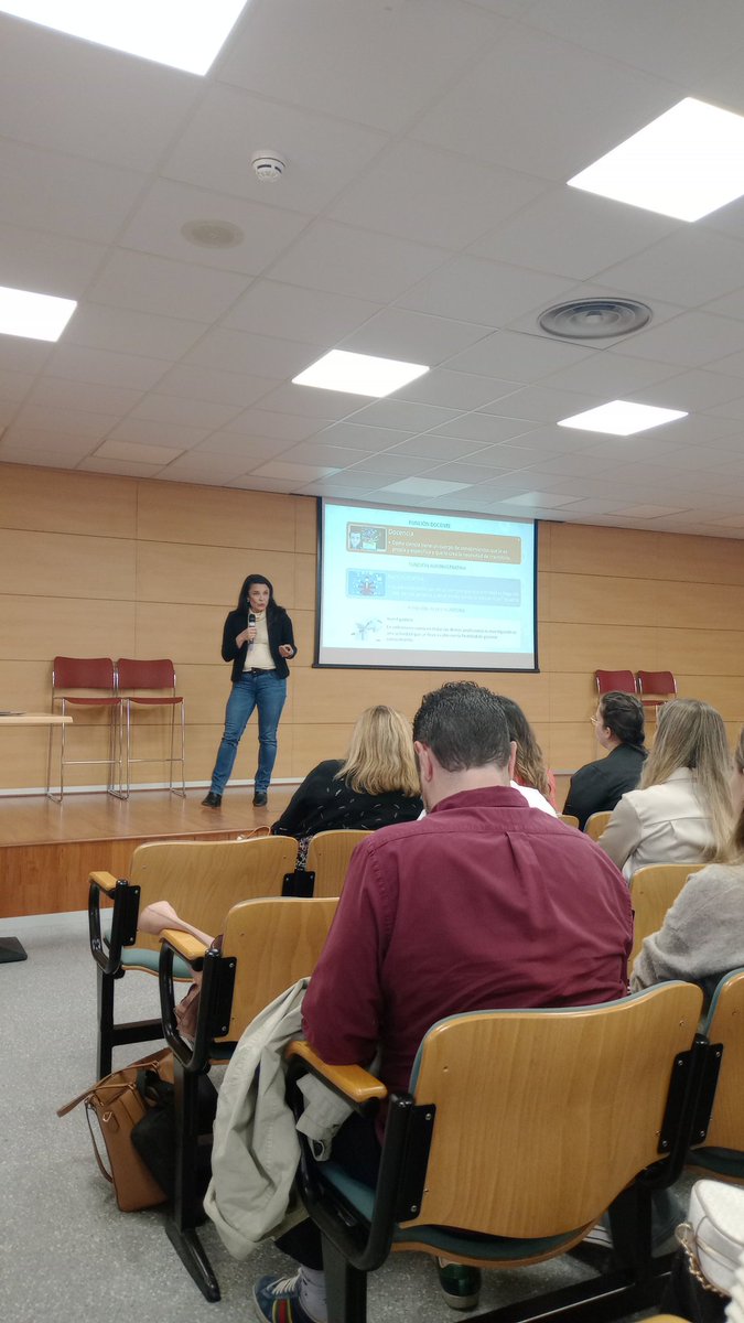 Mar Escarpa, matrona, del #Hospital UniversitarioPuertadeHierro y docente en <a href="/uax/">alex</a>  destaca que las "Matronas están  al lado de la mujer en toda su vida" 
#uaxmakers