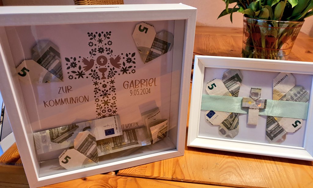 tobyniceinnoize's tweet photo. Mein Beitrag zur Völkerverständigung
✝
Origami zur Erstkommunion🤣
✝
✝
Habe es auch heile wieder aus der Kirche raus geschafft ohne in Flammen aufzugehen.
#Onkelstatus #mitkirchenixamhut #gehbestimmtinflammenauf https://t.co/Z5LtjhTmIj