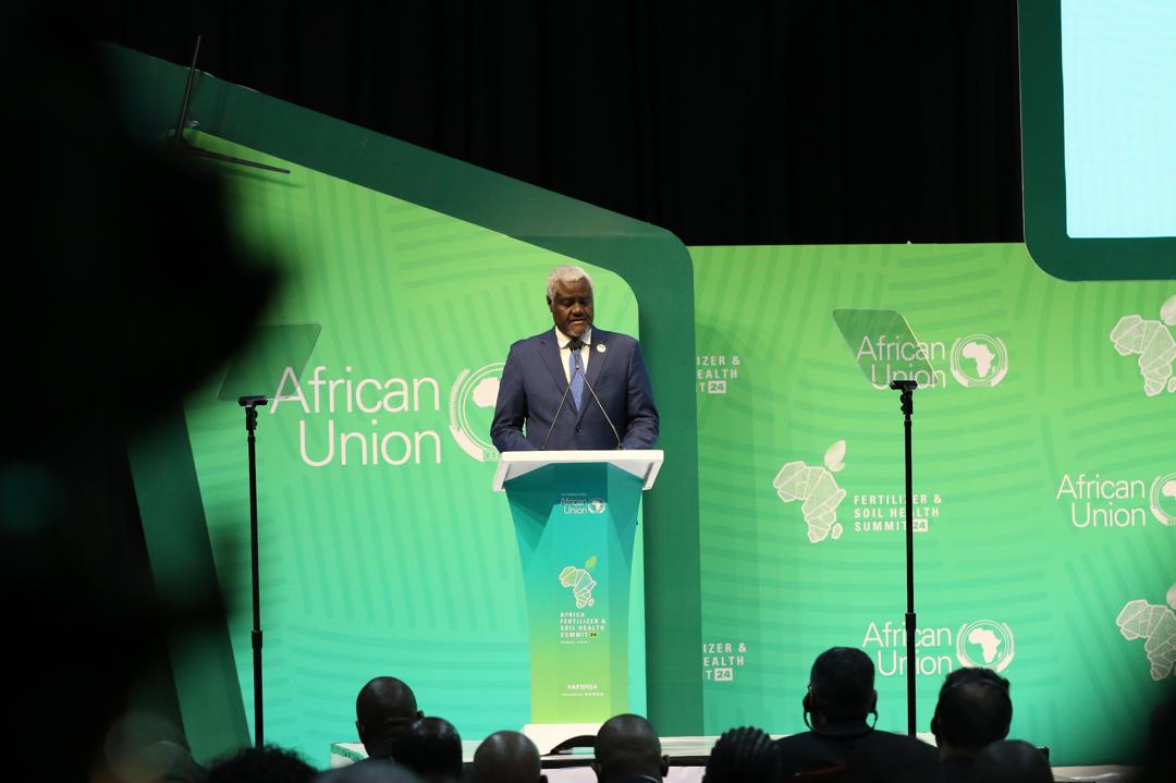 Statement by the Chairperson of the African Union Commission, @AUC_MoussaFaki, delivered at the opening of the Africa Fertilizer and Soil Health Summit on May 9, 2024, in Nairobi, Kenya. Read it here: au.int/en/speeches/20… #𝐋𝐢𝐬𝐭𝐞𝐧ToThe𝐋𝐚𝐧𝐝 #AFSH24