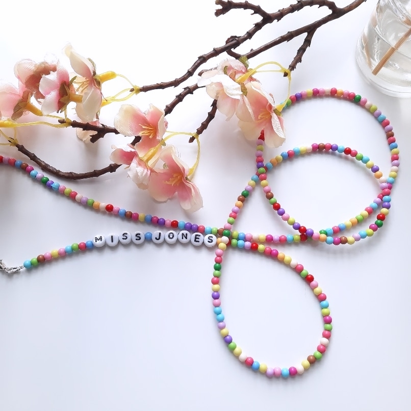 Great teacher gift idea, personalized glasses chain with a rainbow of coloured beads
#elevenseshour #teachergift #endofterm #personalizedgifts