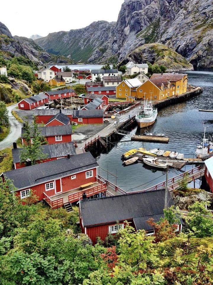Nusfjord, Norway 🇳🇴
Norveçte küçük bir sahil köyu
