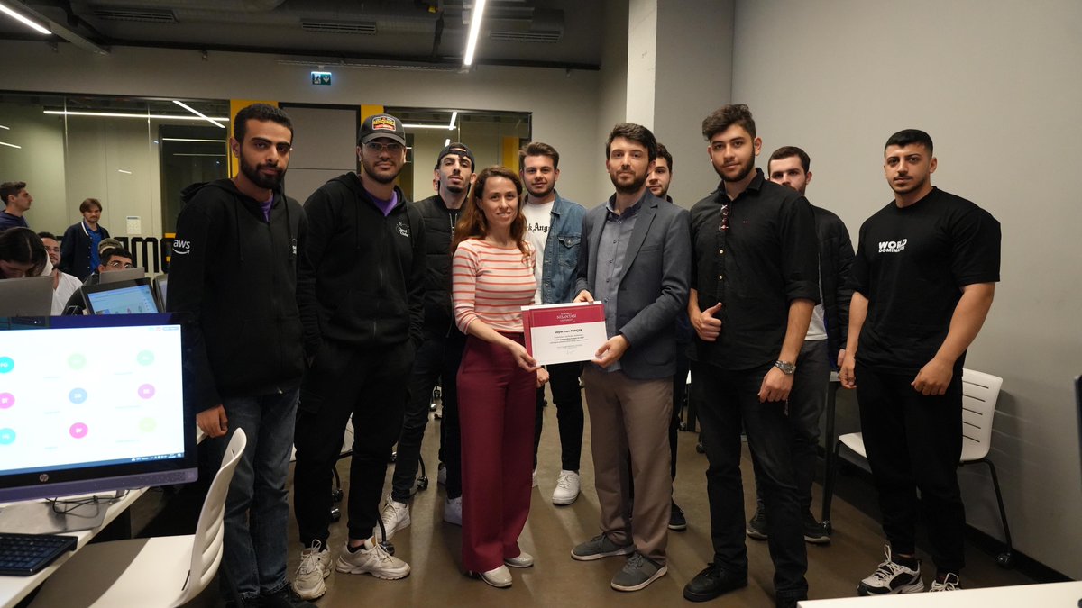 NisantasiEdu's tweet image. A big thank you to Eren Tunçer, Solutions Architect at Amazon Web Services (AWS), for sharing your insights with us during the event! 🙌
#AWS #SolutionsArchitect