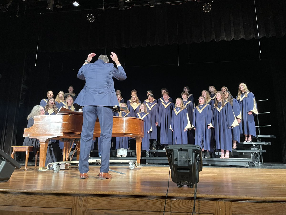 Two concerts in one night! It’s a busy time of the school year, but it is worth seeing our students perform to display their hard work! #OneOakwood