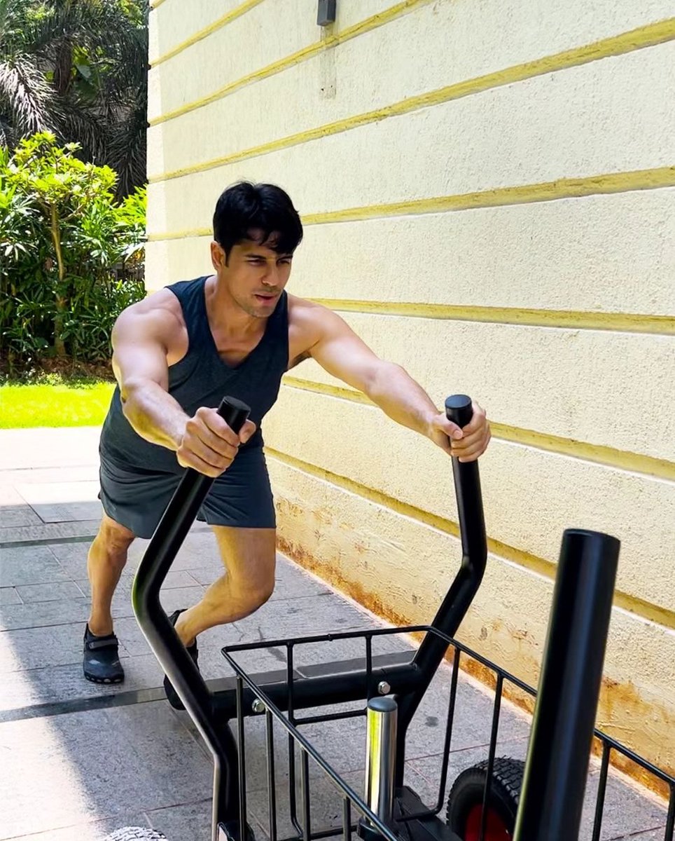 Fitness motivation, courtesy #SidharthMalhotra 💪🏼