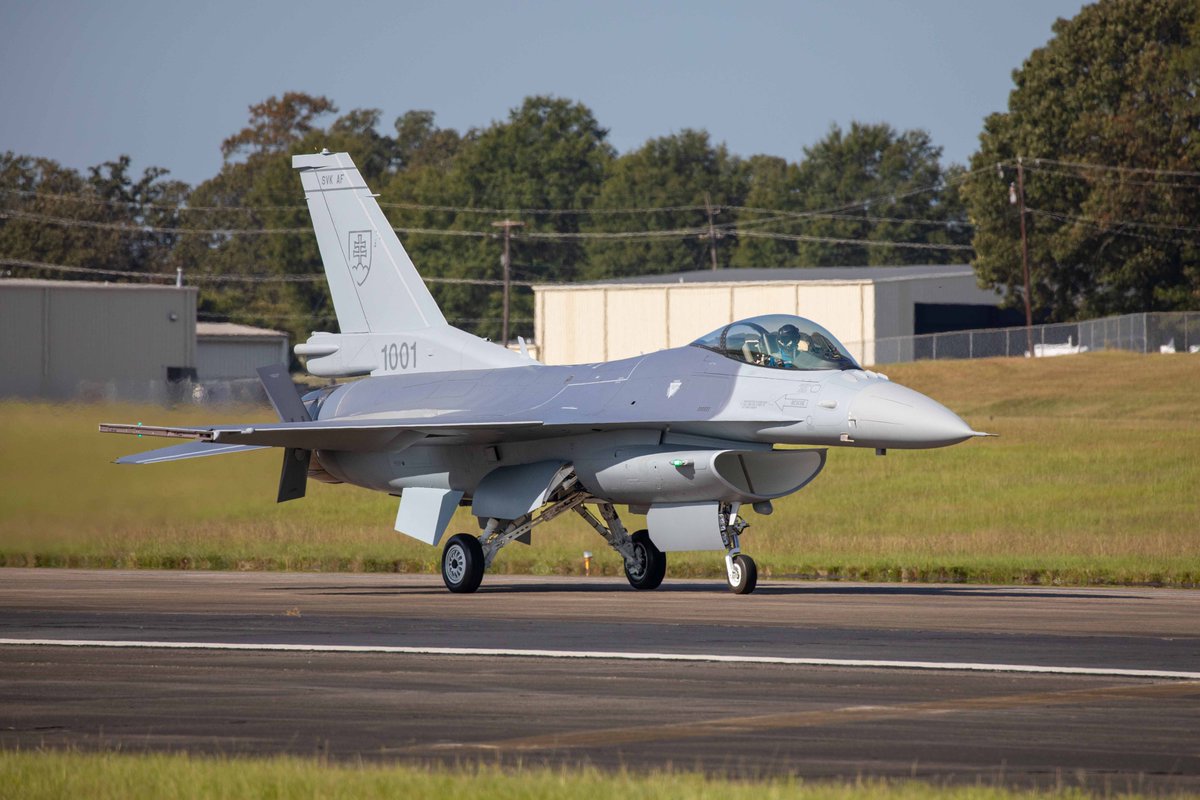 Lockheed Martin F-16 Progamı Genel Müdürü OJ Sanchez:

'Türkiye'ye F-16 satışıyla ilgili ABD Kongre sürecinin başarıyla tamamlanmasının ardından 50 yıldır birçok muharebede kendini kanıtlayan F-16’ların en son teknolojilerle donatılmış 'Block 70' serisi için Türkiye ile yeniden…