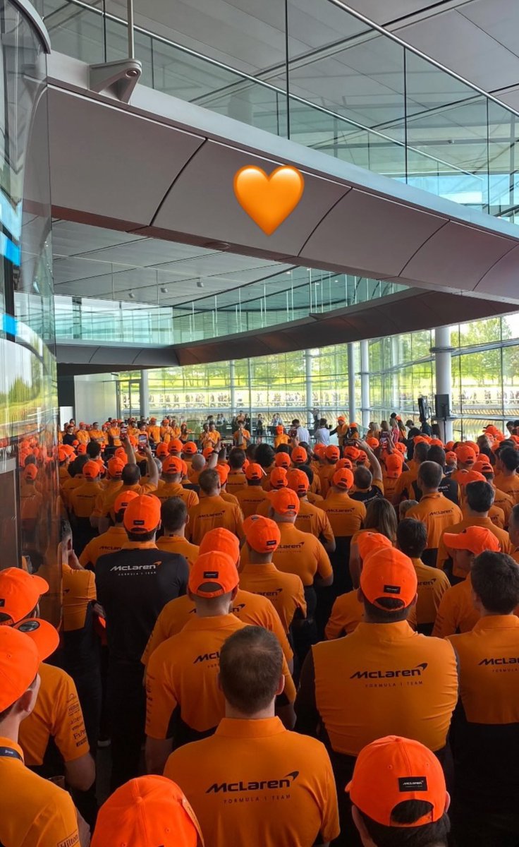 LN4's tweet image. MINIONS. WE WILL STEAL THE MOOOOON