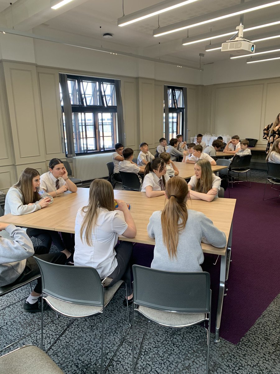 It is great to see @Frederick_Gough engage with our final session for Future Thinking at @UniOfHull today! They are very excited to go on the campus tour! @officestudents