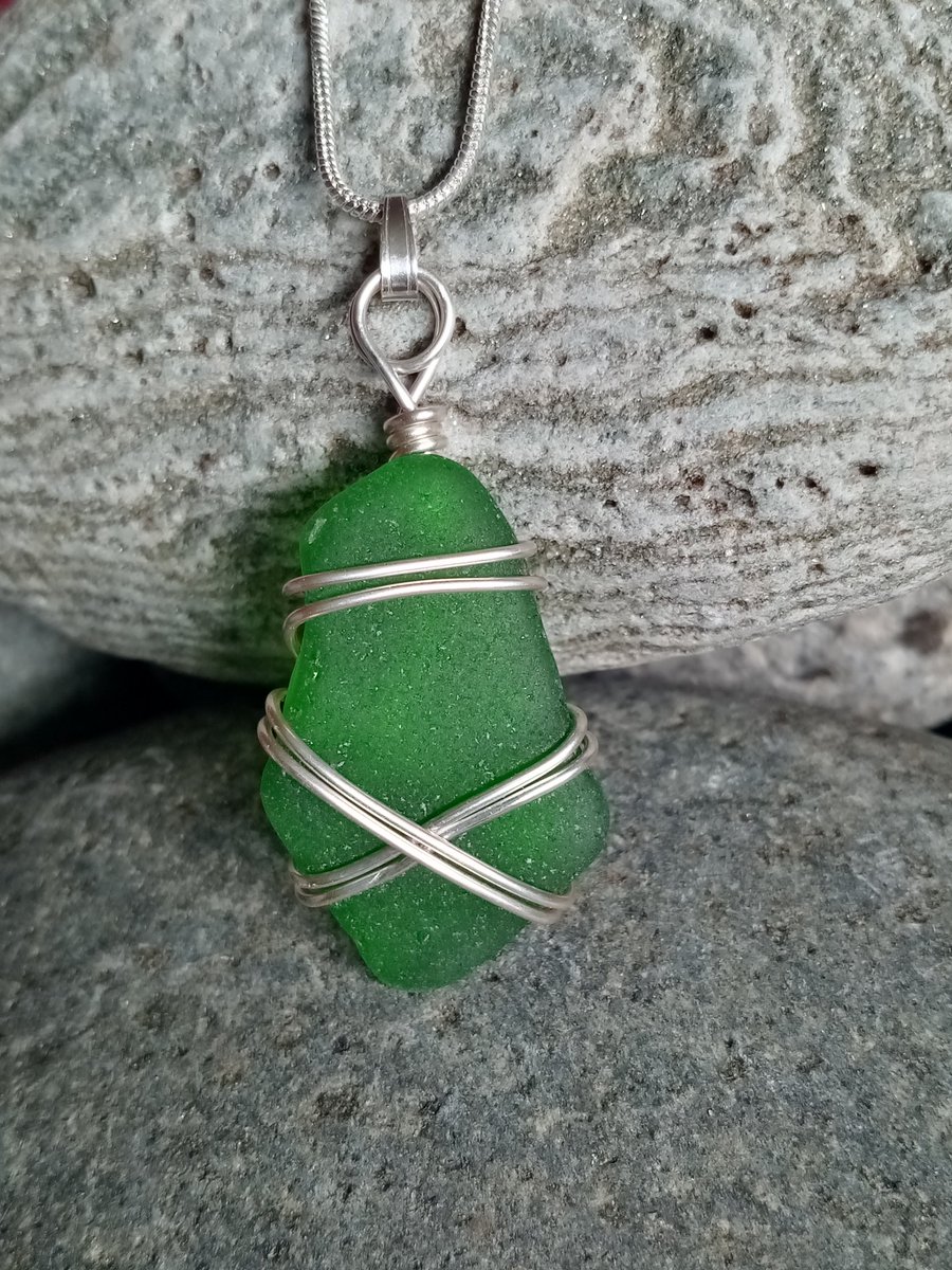 Wire-wrapped Sea glass pendant on a silver plat... - Folksy folksy.com/items/8337881-… #newonfolksy
#folksycraftdrop
#HandmadeHour
#folksyuk
#UKGIFTHOUR
#specialoccasions
#wirewrapped
#jewellery