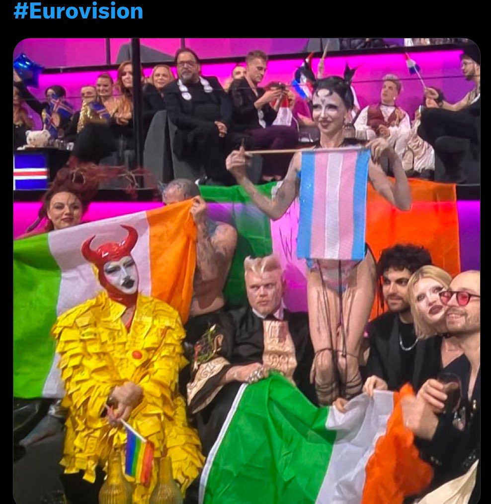 🧚‍♀️#Eurovision Ich hab das jedes Jahr geguckt weil es so schön kitschig ist, Show , Kostüme, verschiedene Länder vereint ohne Grenzen durch Politik u. Religion. Auch vorbei, mir hängt dieser Chais so zum Hals raus. Hat nur Schaden angerichtet. #Queer #Gender #Nonsens