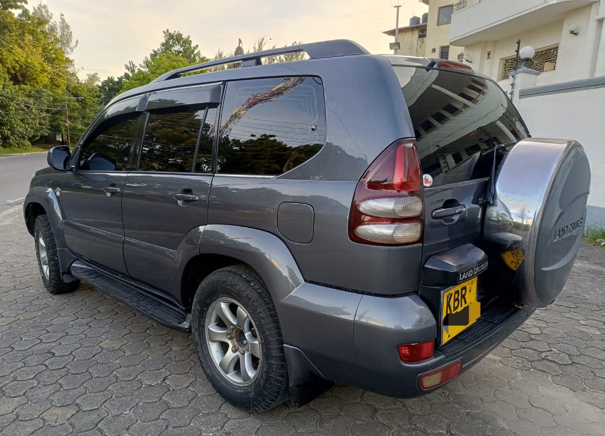 2006 LANDCRUISER PRADO J120s 
Regs KBR 
Automatic Transmission 
3000cc Diesel Engine 
7seater 
With Sunroof 
Mileage:160,000km
Location:Mombasa 

Price:2,400,000KES

0757100369