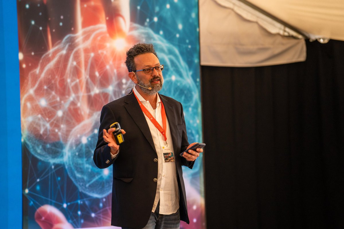GEFMadrid2024's tweet photo. @universidadcjc @danmlevy @Kennedy_School How can #AI empower teachers and students? The experts Fernando Díaz, from Mentu, and @andres_pedreno, from @1_millionbot, explains it to us 😱 

#GlobalEducationForum #GEFMadrid2024 #EducAItion https://t.co/6L5fE5NIvk