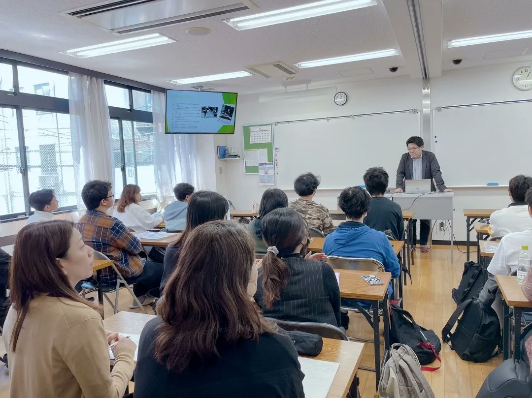 OBKG's tweet image. OSCD説明会
本日、OSCDの先生が本校で学校説明会をしてくださいました。OSCDはデザインやアートを学ぶだけでなく、学生のキャリアサポートも行っています。また、現在OSCDで学んでいるOBKG卒業生との質疑応答も行われました。
#OBKG #studyinjapan #OSCD