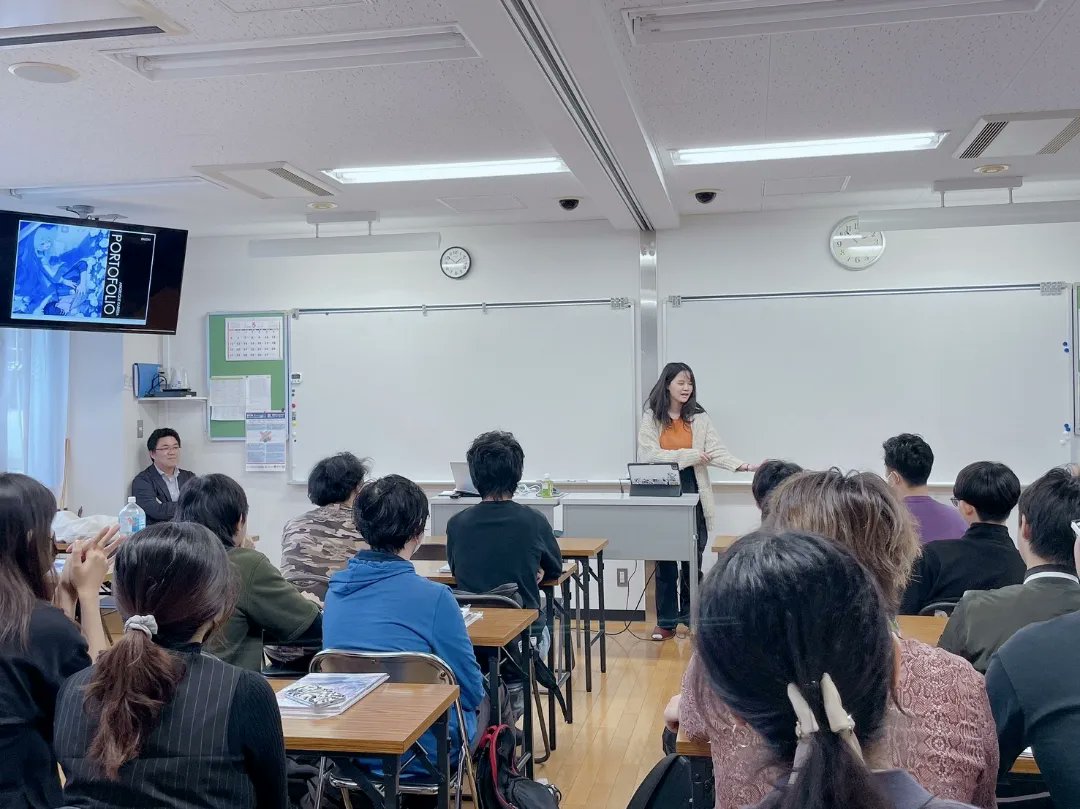 OBKG's tweet image. OSCD説明会
本日、OSCDの先生が本校で学校説明会をしてくださいました。OSCDはデザインやアートを学ぶだけでなく、学生のキャリアサポートも行っています。また、現在OSCDで学んでいるOBKG卒業生との質疑応答も行われました。
#OBKG #studyinjapan #OSCD