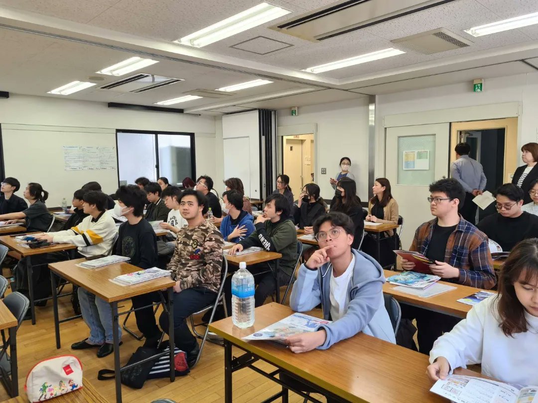 OBKG's tweet image. OSCD説明会
本日、OSCDの先生が本校で学校説明会をしてくださいました。OSCDはデザインやアートを学ぶだけでなく、学生のキャリアサポートも行っています。また、現在OSCDで学んでいるOBKG卒業生との質疑応答も行われました。
#OBKG #studyinjapan #OSCD