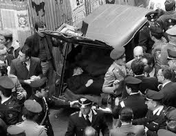 #9maggio 1978 le #brigaterosse uccisero #AldoMoro, lo stesso giorno la mafia uccise #PeppinoImpastato. Il terrorismo e le mafie sono un cancro per la democrazia e della libertà, teniamo alta e viva la memoria