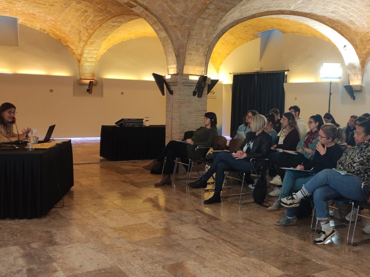 🟣En el marc del Protocol comarcal d’abordatge integral de les violències masclistes, 50 professionals de la comarca van participar ahir en una jornada sobre violències masclistes i salut mental, per abordar aquests casos en què les dones són molt més estigmatitzades.