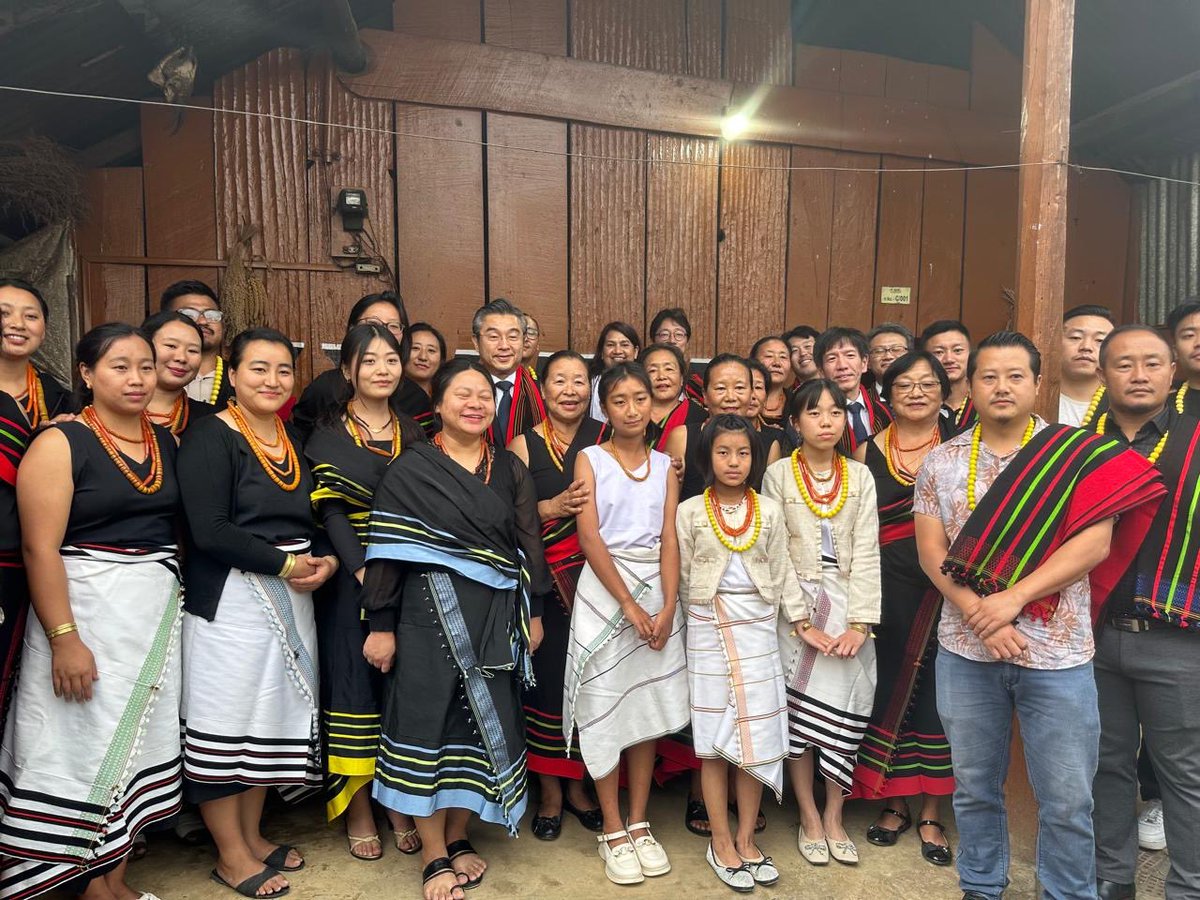 JapanAmbIndia's tweet photo. Touched by heart warming welcome in Kohima Village.
There’s more to learn about what had happened in the village during WWII.
Enjoyed folk songs, traditional weaving and rice pounding 🤗 https://t.co/pdgjXc2J4L
