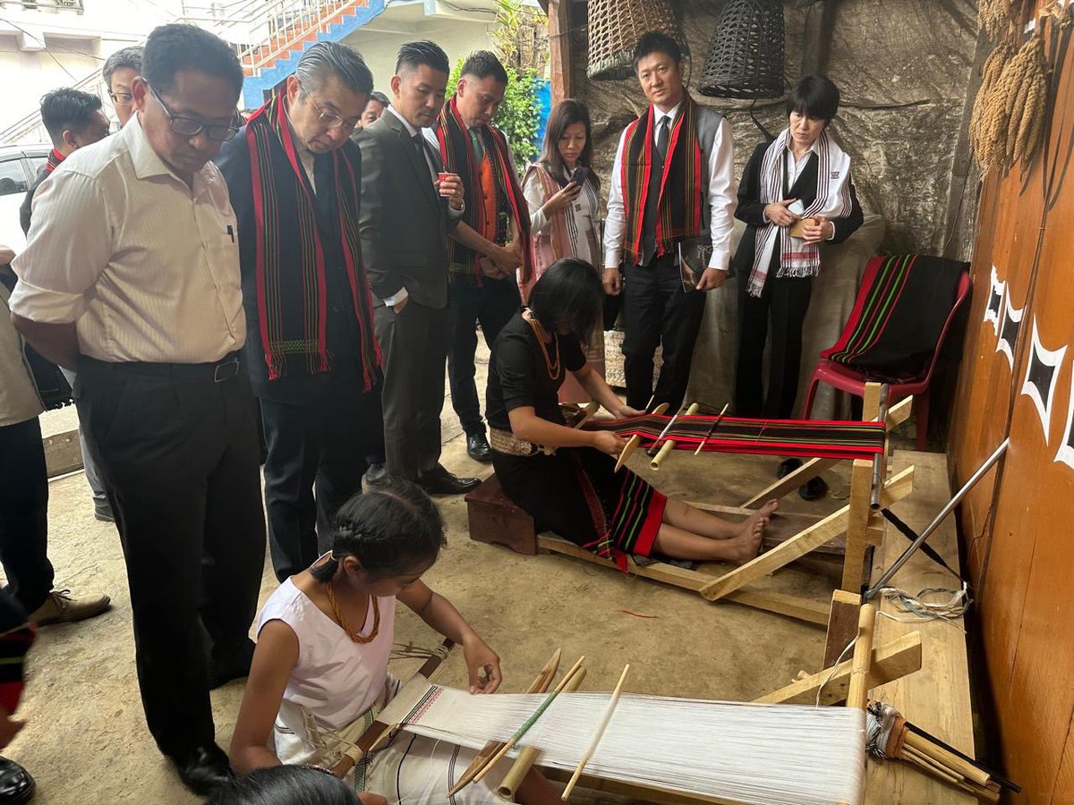 JapanAmbIndia's tweet photo. Touched by heart warming welcome in Kohima Village.
There’s more to learn about what had happened in the village during WWII.
Enjoyed folk songs, traditional weaving and rice pounding 🤗 https://t.co/pdgjXc2J4L