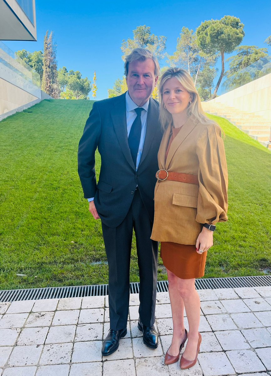 OfiJuntaMadrid's tweet photo. La delegada @titastolfi con Fermín Bohórquez, presidente de @alianza_rural en el #Agroforum organizado junto con @sicampo_AR e @iesebschool, abordándose los retos del agua y del medio ambiente, asuntos estratégicos para Andalucía. https://t.co/KxRAJWODKb